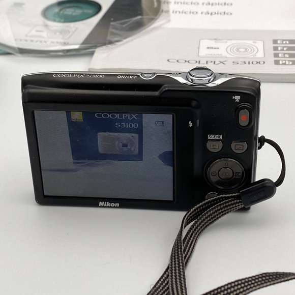 Nikon COOLPIX S3100 14.0MP Digital‎ Camera Silver Battery Charger AV  & Manual - Picture 2 of 16